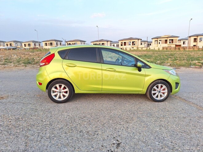 Ford Fiesta 2011, 300,000 km - 1.6 л - Bakı