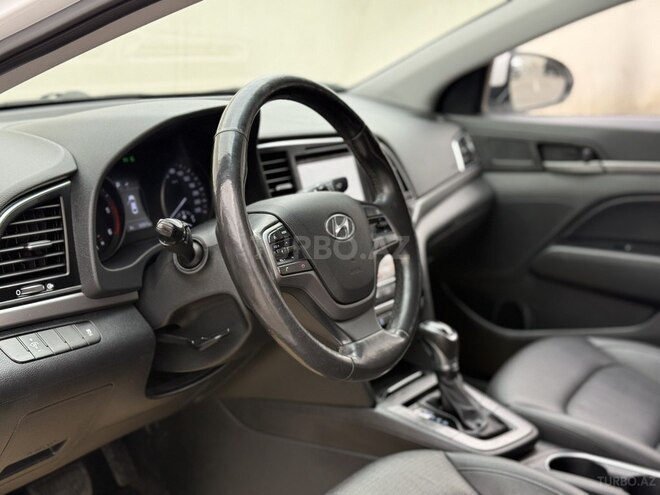 Hyundai Avante-8