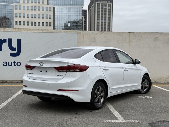 Hyundai Avante-3