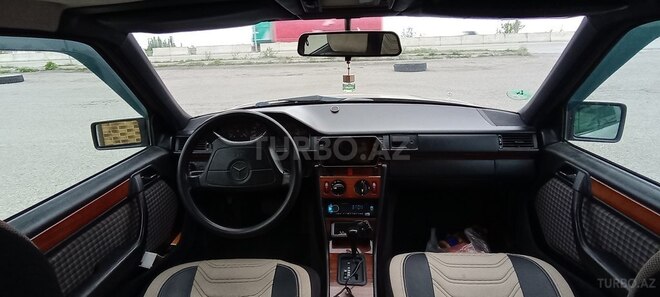 Mercedes E 200 1994, 365,000 km - 2.0 l - Ucar