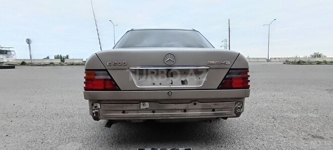 Mercedes E 200 1994, 365,000 km - 2.0 l - Ucar