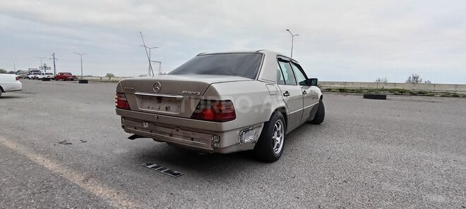 Mercedes E 200 1994, 365,000 km - 2.0 l - Ucar