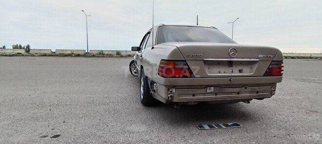 Mercedes E 200 1994, 365,000 km - 2.0 l - Ucar