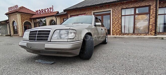 Mercedes E 200 1994, 365,000 km - 2.0 l - Ucar