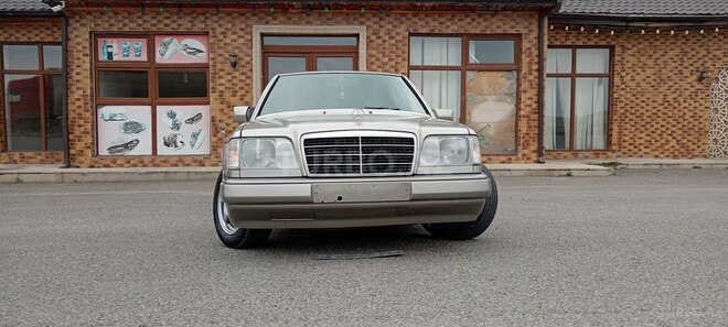 Mercedes E 200 1994, 365,000 km - 2.0 l - Ucar