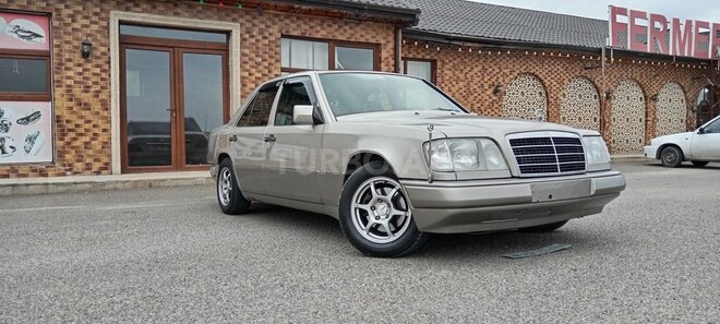 Mercedes E 200 1994, 365,000 km - 2.0 l - Ucar