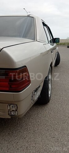 Mercedes E 200 1994, 365,000 km - 2.0 l - Ucar