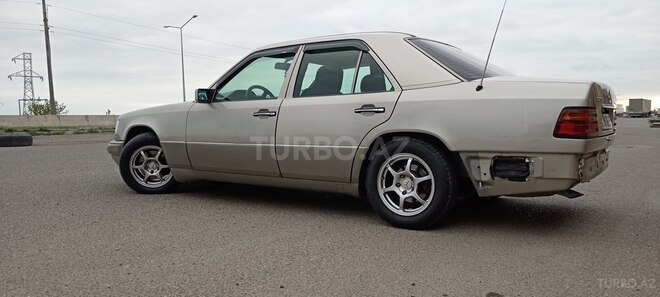 Mercedes E 200 1994, 365,000 km - 2.0 l - Ucar