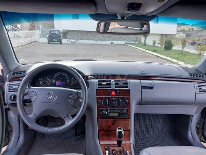Mercedes E 240 2000, 250,000 km - 2.4 l - Gədəbəy