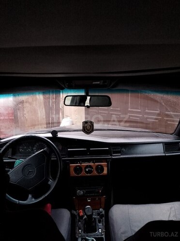 Mercedes 190 1992, 393,546 km - 2.6 l - Şamaxı