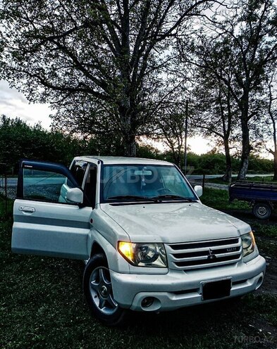 Mitsubishi Pajero io 2000, 270,000 km - 2.0 л - Qax