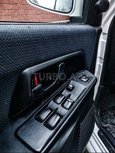 Mitsubishi Pajero io 2000, 270,000 km - 2.0 л - Qax