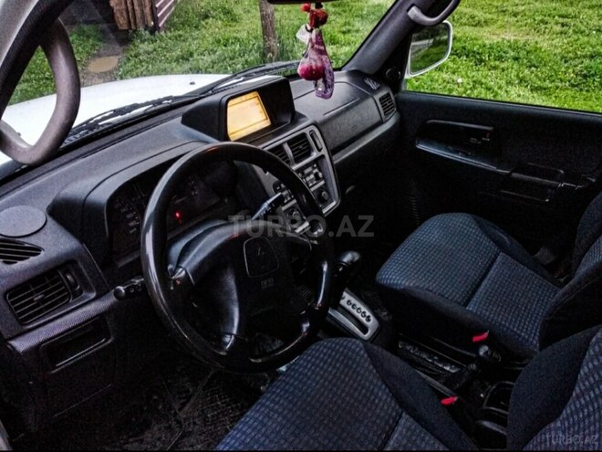 Mitsubishi Pajero io 2000, 270,000 km - 2.0 л - Qax