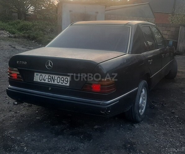 Mercedes E 250 1990, 146,000 km - 2.5 l - Zaqatala