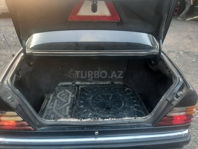 Mercedes E 250 1990, 146,000 km - 2.5 l - Zaqatala