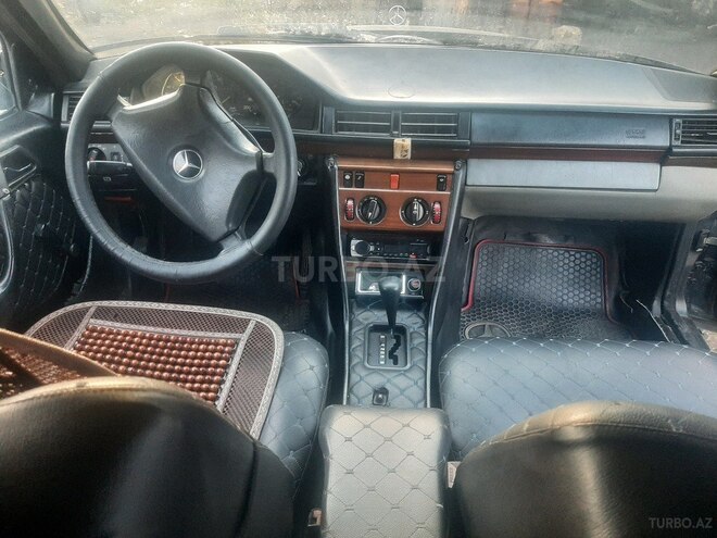 Mercedes E 250 1990, 146,000 km - 2.5 l - Zaqatala