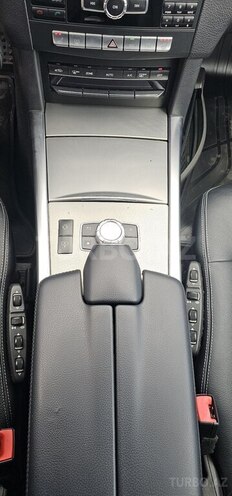 Mercedes E 220 d-9