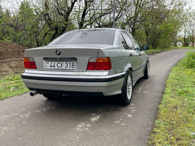 BMW 318 1994, 400,000 km - 1.8 l - Astara