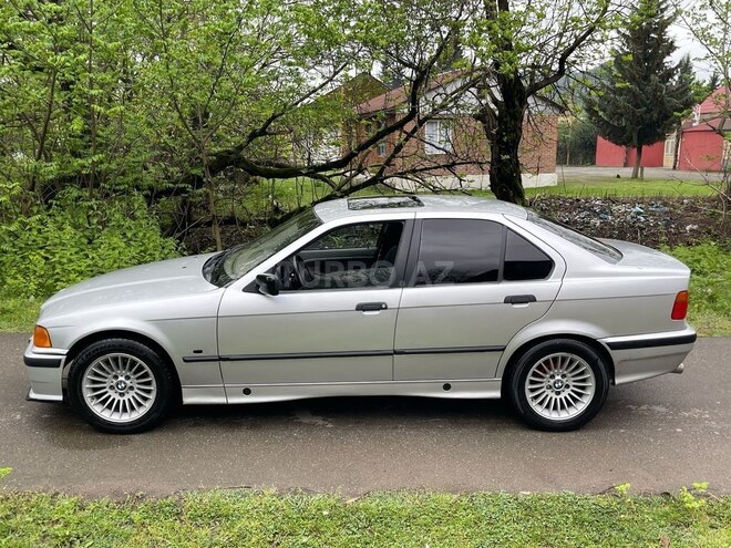 BMW 318 1994, 400,000 km - 1.8 l - Astara