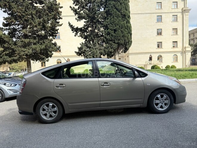 Toyota Prius-5