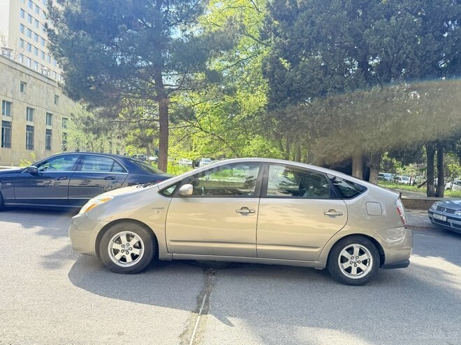 Toyota Prius-4