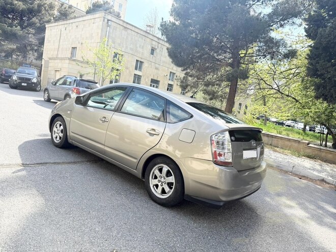 Toyota Prius-3
