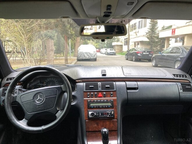 Mercedes E 320 1995, 368,700 km - 3.2 l - Bakı