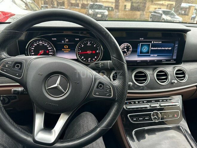 Mercedes E 220 d 4MATIC 2017, 163,000 km - 2.2 л - Bakı