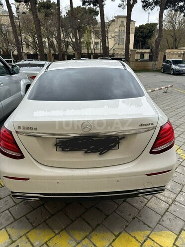 Mercedes E 220 d 4MATIC 2017, 163,000 km - 2.2 л - Bakı