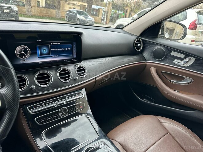 Mercedes E 220 d 4MATIC 2017, 163,000 km - 2.2 л - Bakı