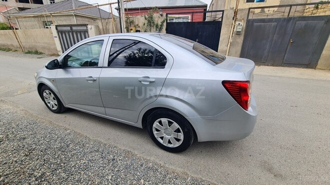 Chevrolet Aveo-5