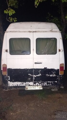 Mercedes 208 D 1989, 243,333 km - 2.3 л - Şəki