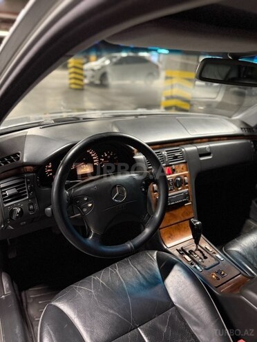 Mercedes E 270 2001, 355,000 km - 2.7 л - Bakı