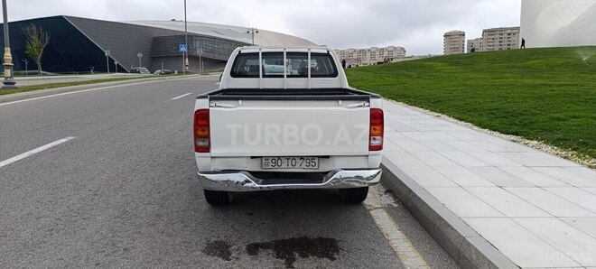 Toyota Hilux 2010, 570,000 km - 2.5 l - Bakı
