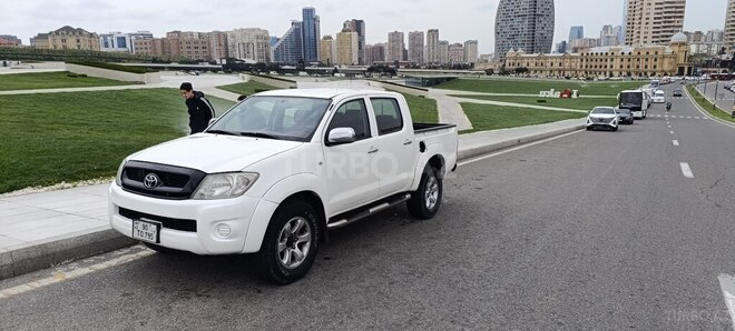 Toyota Hilux 2010, 570,000 km - 2.5 l - Bakı