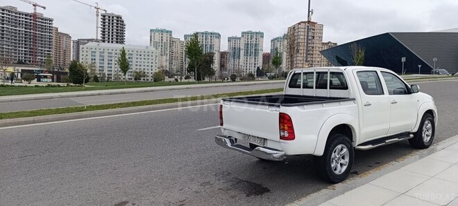 Toyota Hilux 2010, 570,000 km - 2.5 l - Bakı