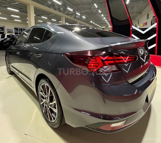 Hyundai Avante-8
