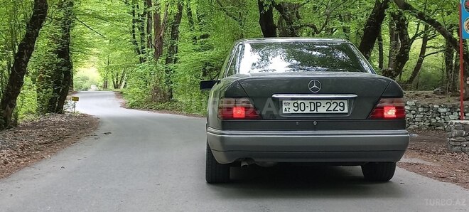 Mercedes E 220 1994, 499,900 km - 2.2 l - Bakı