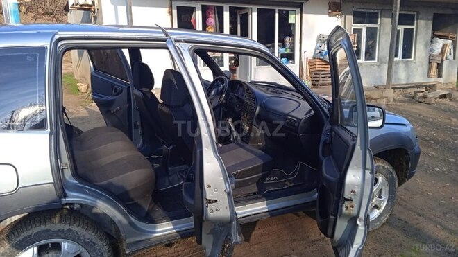 Chevrolet Niva 2013, 204,940 km - 1.7 l - Lerik
