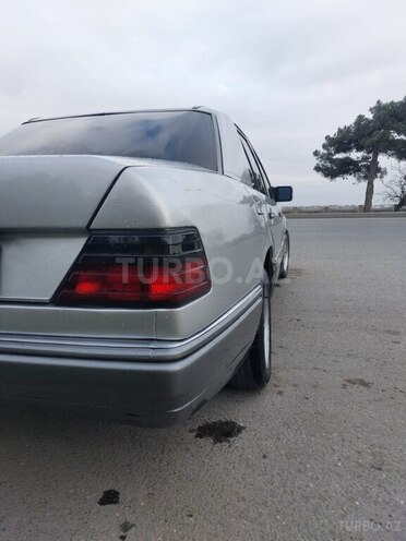 Mercedes E 220 1993, 421,563 km - 2.2 л - Bakı