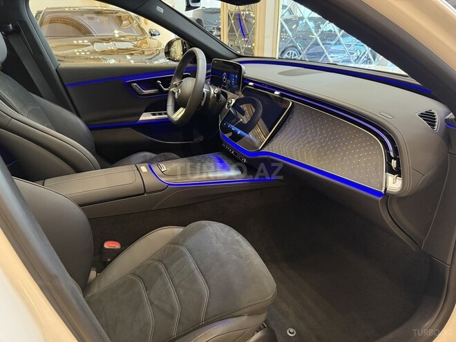 Mercedes E 300 e 4MATIC-11