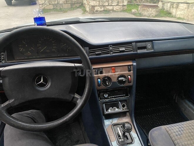 Mercedes E 260 1990, 175,000 km - 2.6 l - Bakı