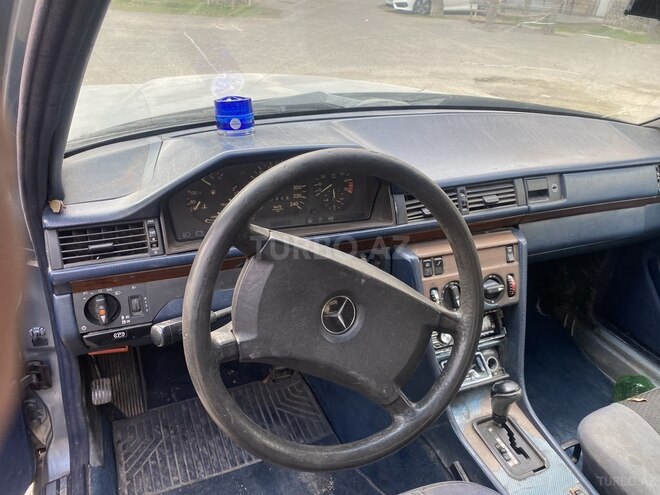 Mercedes E 260 1990, 175,000 km - 2.6 l - Bakı