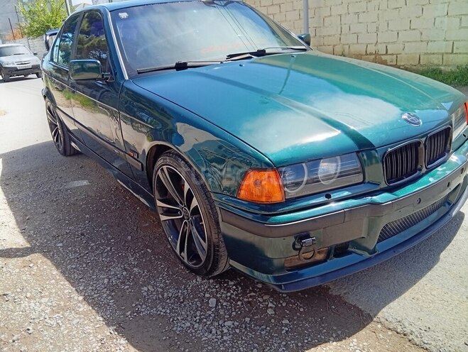 BMW 320 1996, 275,000 km - 1.8 l - Sumqayıt