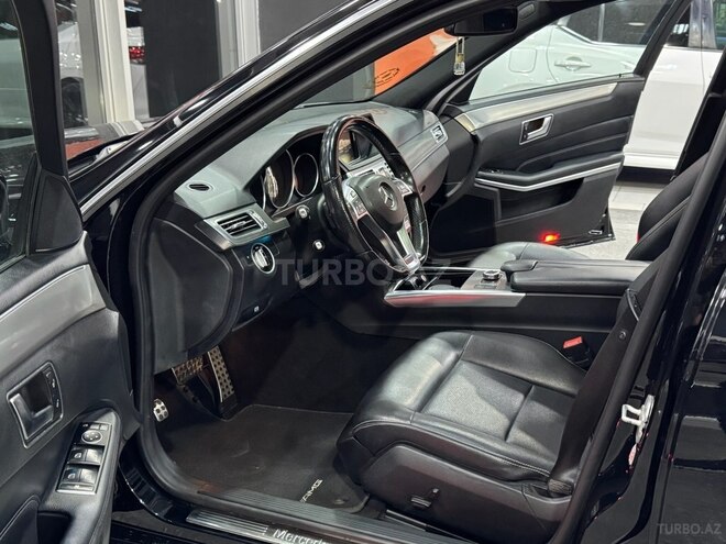 Mercedes E 200-11
