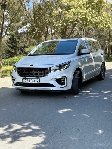 Kia Carnival-1