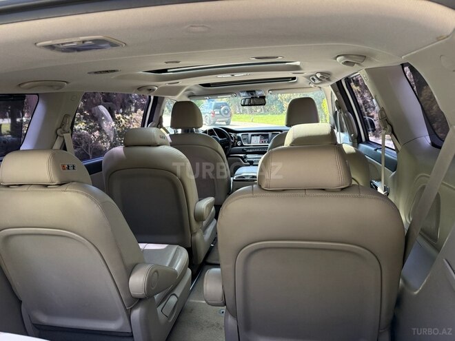 Kia Carnival-7