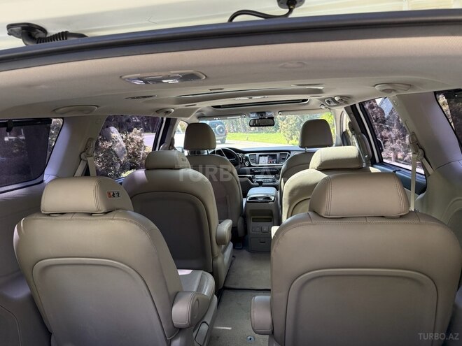 Kia Carnival-9