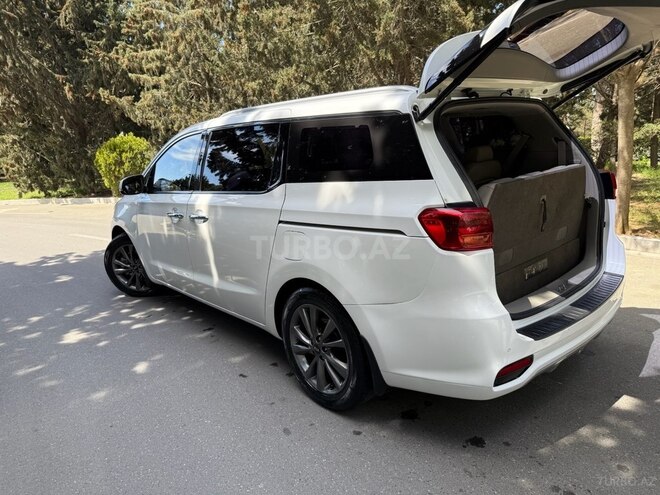 Kia Carnival-4