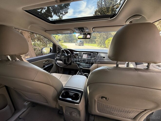 Kia Carnival-11